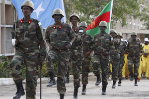 Bomba pored puta ubila osam vojnika u Somaliji