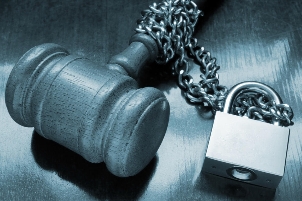 lisice, suđenje, Foto: Shutterstock