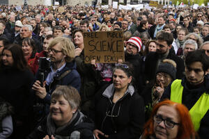 "Marš za nauku": Naučnici na ulicama brane svoja dostignuća