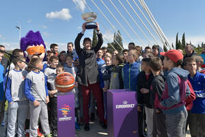 Pehar Eurobasketa u Podgorici - da li znate koliko ga je košarkaša...