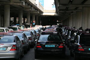 Holandski taksisti pljačkali putnike: Od aerodroma do grada za...