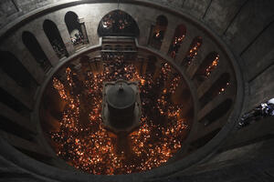 Upaljen "sveti plamen" u Jerusalimu