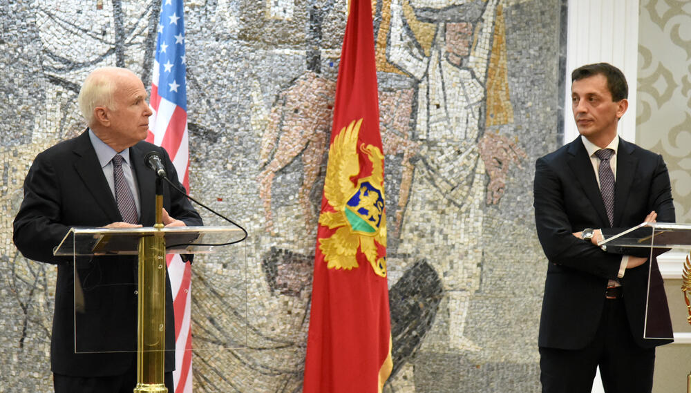 Džon Mekejn, Predrag Bošković