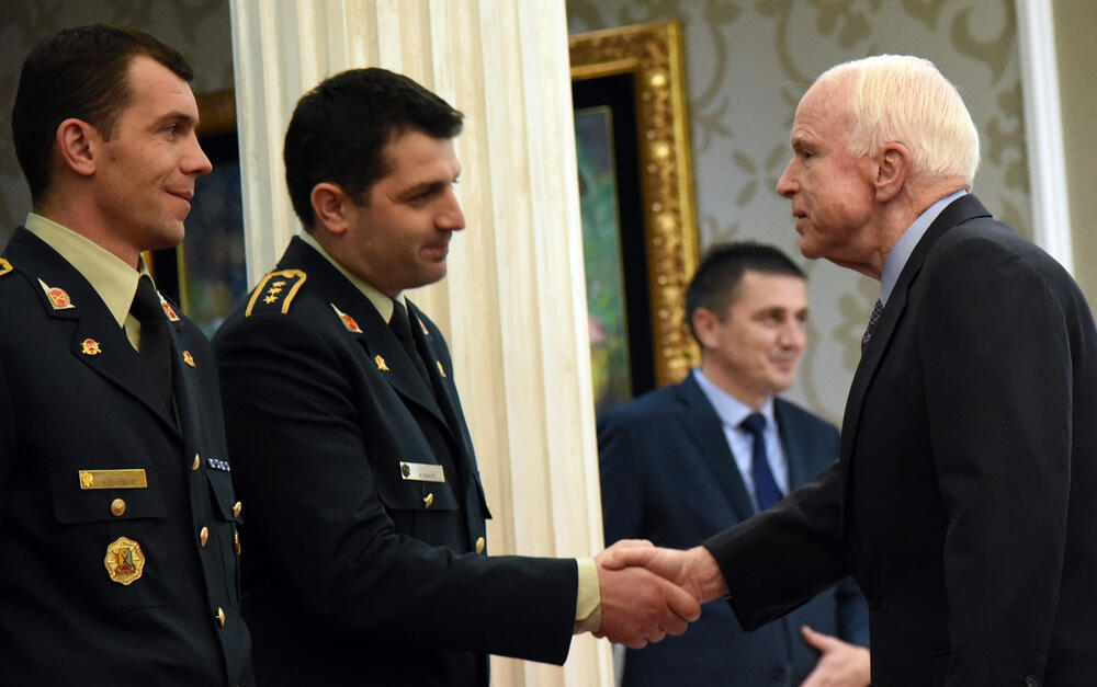 Džon Mekejn, Predrag Bošković