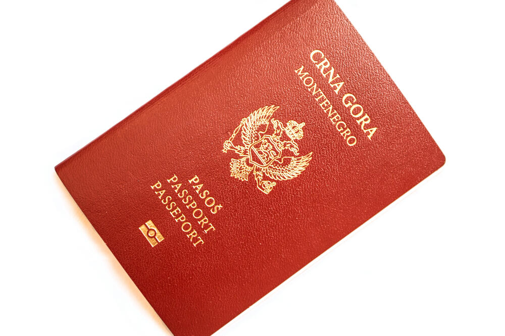 pasoš, Crna Gora, Foto: Shutterstock
