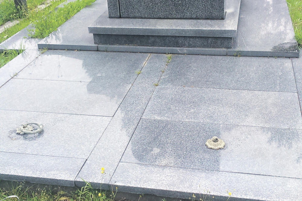 Grobnica, Foto: Privatna arhiva