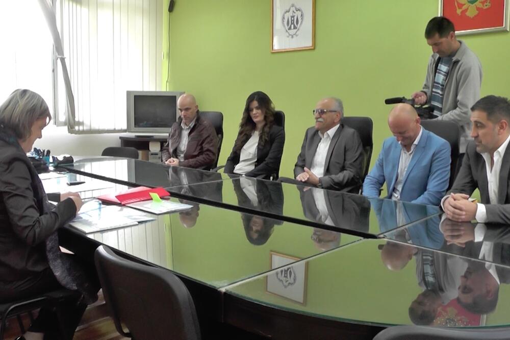 Prdaja liste, Crnogorska, Herceg Novi, Foto: Crnogorska