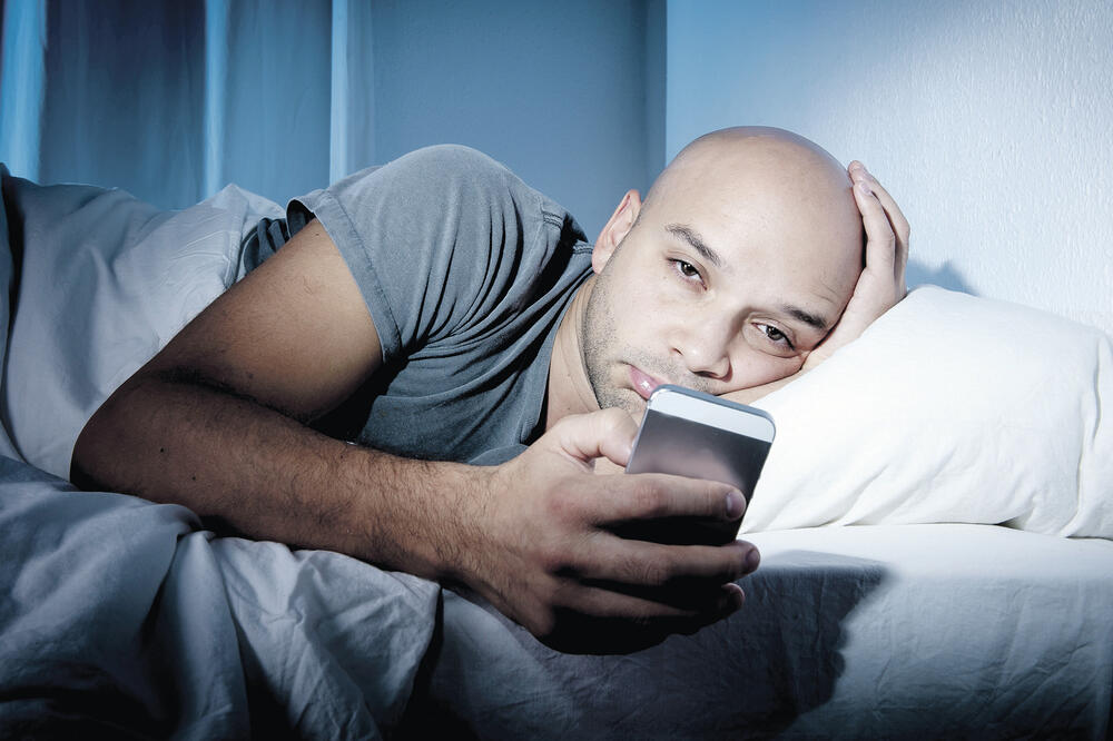 Spavanje, san, mobilni telefon