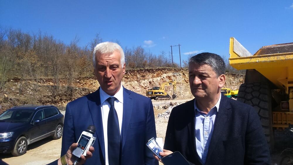 Veselin Grbović, Savo Parača