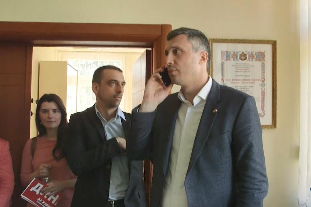 Boško Obardović, Dveri, Pećinci, Foto: Betaphoto