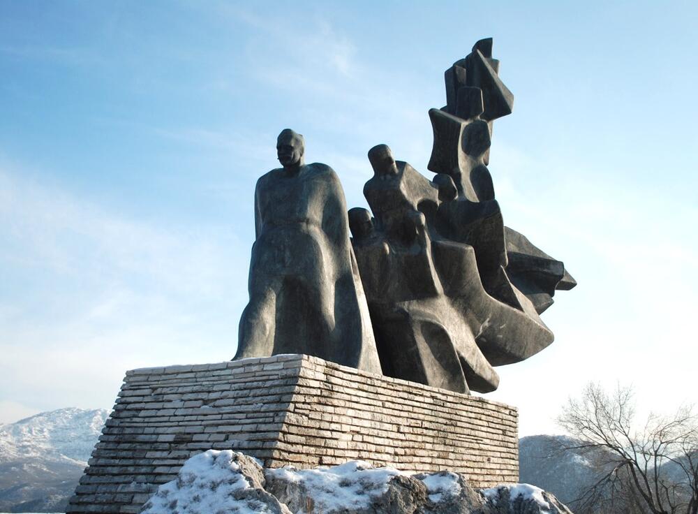 Spomenik Savi Kovačeviću