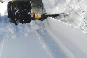 Čisti se put ka Maloj Crnoj Gori: Tri dana se bore sa nametima