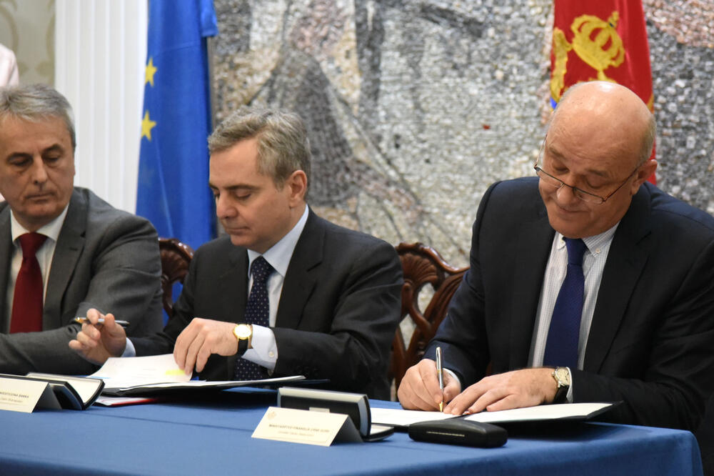 potpisivanje ugovora, Foto: Boris Pejović