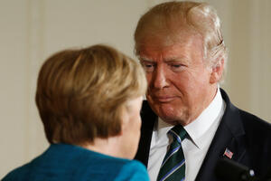 Vjeruje li iko: Tramp nije čuo predlog Merkel da se rukuju?