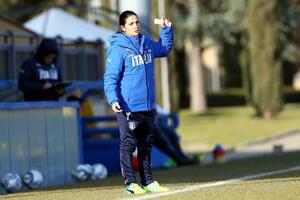 Prva Italijanka na klupi muške fudbalske reprezentacije "azura"
