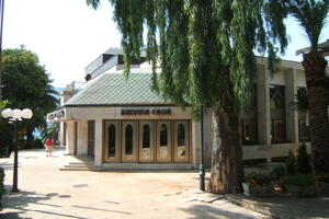 Oživljeni kamen i drvo