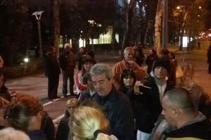 Momir Bulatović visited the mothers in front of the Assembly