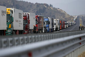 Kamioni na ulazak u Hrvatsku čekaju šest sati