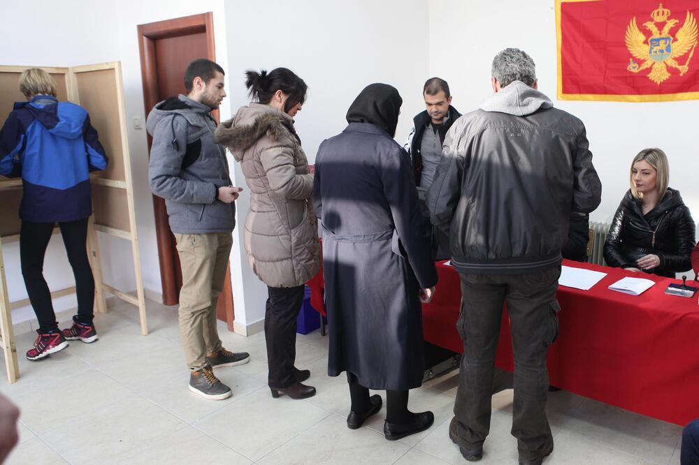 izbori Nikšić, glasanje, Foto: Luka Zeković