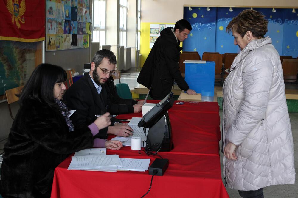 Izbori Nikšić, glasanje, Foto: Luka Zeković