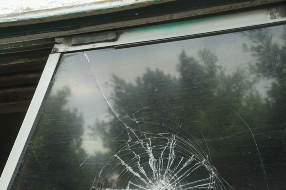 slomljeno staklo autobus, Foto: Shutterstock.com