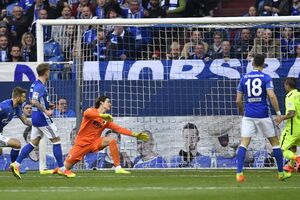 Šalke siguran protiv Augzburga, HSV savladao Menš