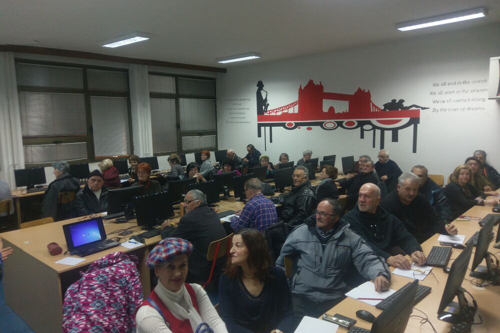 Kurs interneta za penzionere, Nikšič, Foto: Vijesti online