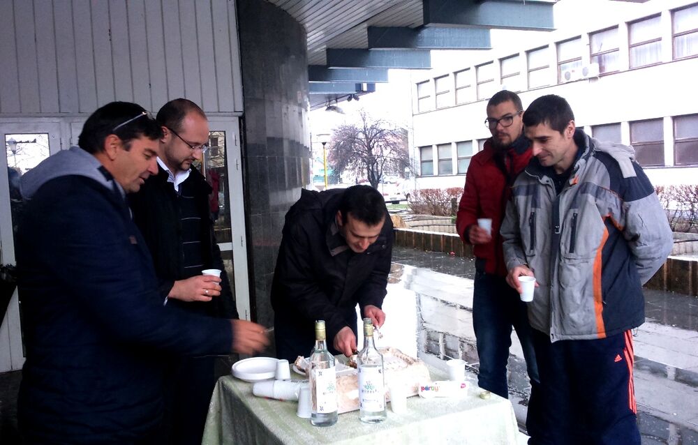 Alternativa proslava dvije godine