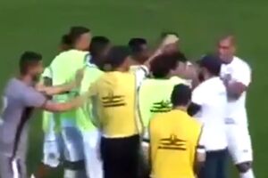 Pogledajte gol u Brazilu sa pola terena