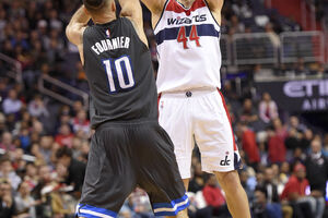 Vučević povrijeđen, Bogdanović trojkama srušio Orlando