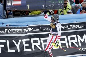 Mihaelu Matu prva pobjeda, Hiršeru mali globus i u slalomu