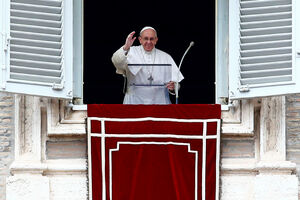 Pope Francis: Read the Bible like you read messages on your mobile...