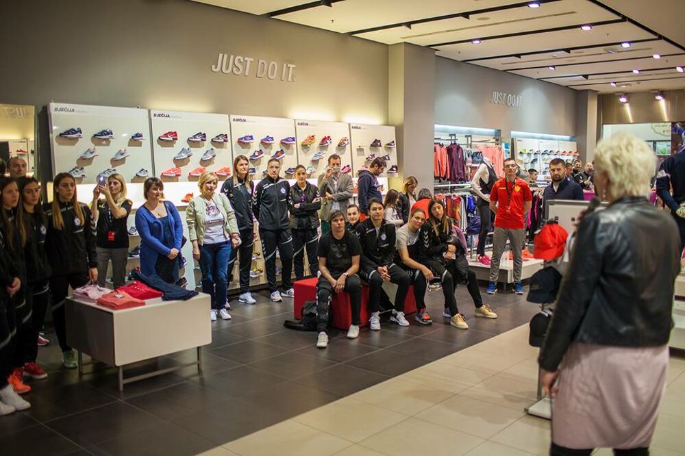 ŽRK Budućnost fan šop, Foto: ŽRK Budućnost