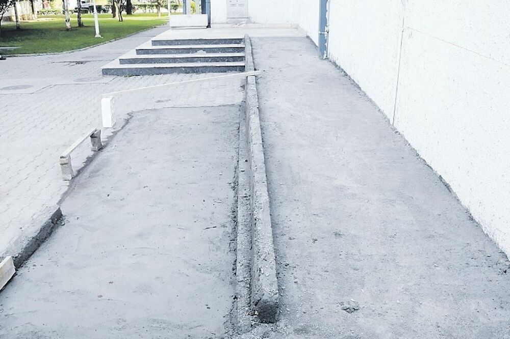 pristupna rampa, Podgorica, Foto: Arhiva "Vijesti"