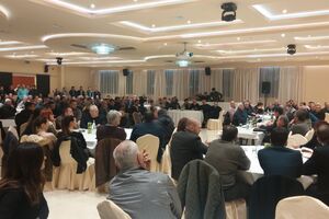 U Grblju održan Zbor građana zbog namjere države da kroz srce Boke...