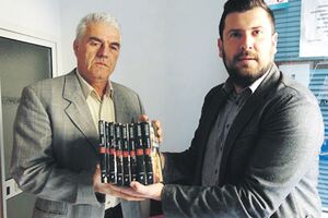 Kada ništa ne radi Banović pjeva u klapi