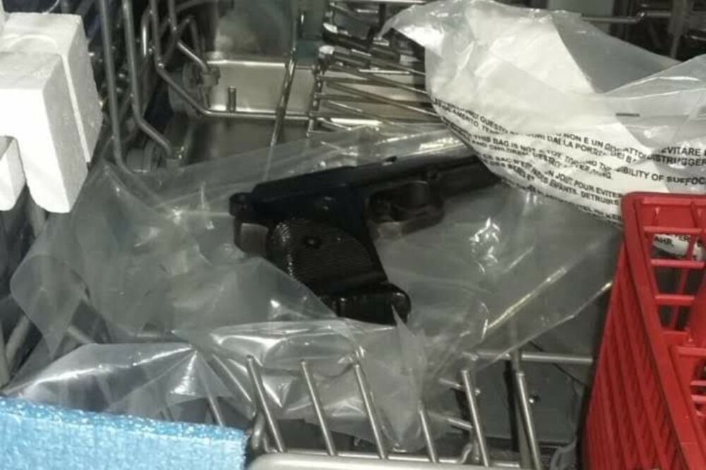 Pronađeni pištolj, Foto: Uprava policije
