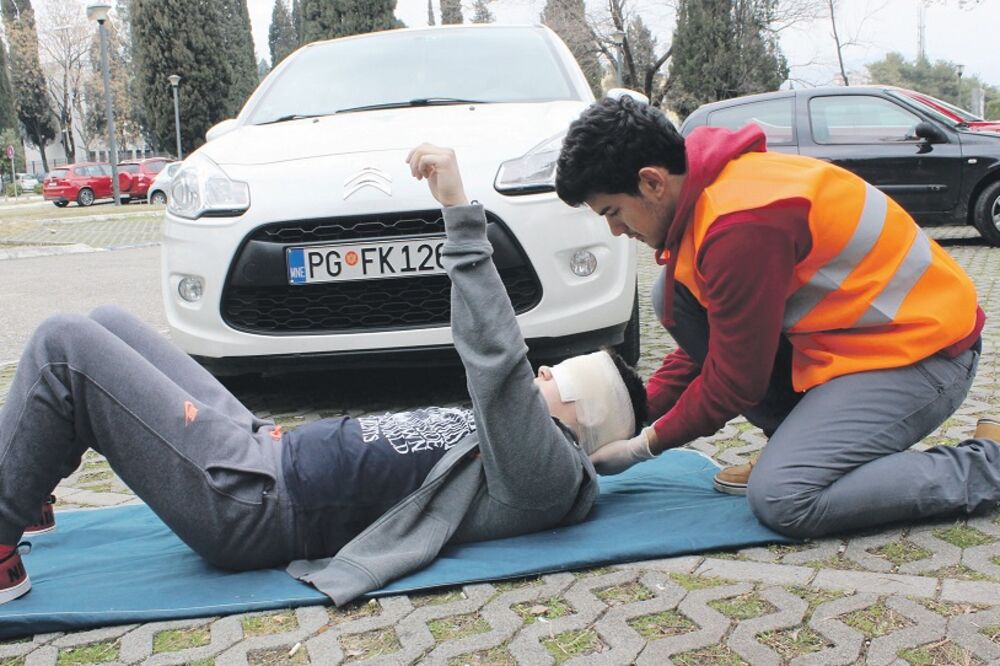 prva pomoć, Foto: Saša Marković