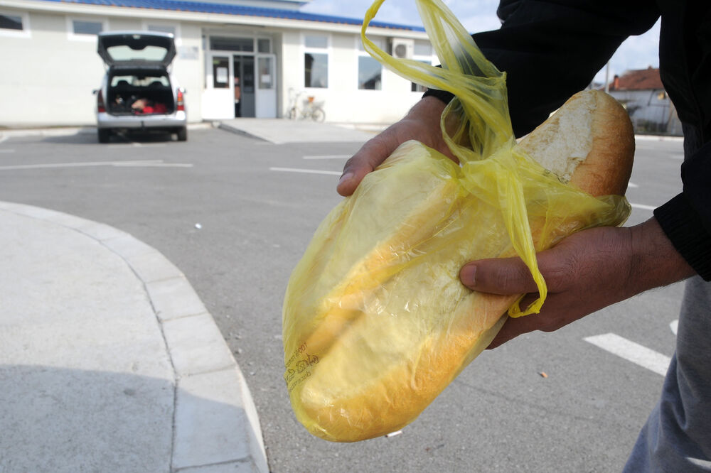 Hleb, Siromaštvo, Foto: Boris Pejović