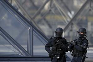 Pariz: Evakuisan tržni centar zbog sumnjivog kofera