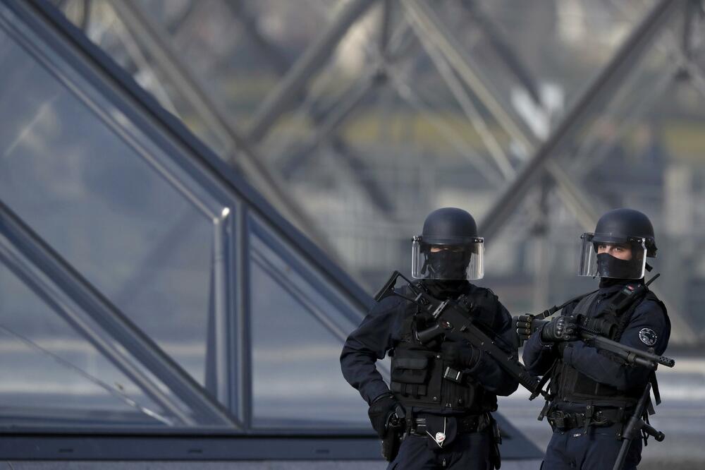 policija, Pariz, Foto: Reuters