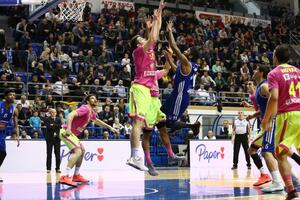 Daleko je luka spasa: Mornar u mega problemima