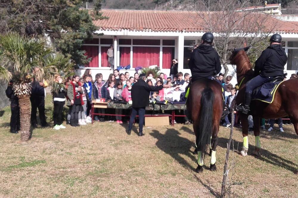 Djeca i policija, Foto: Vuk Lajović