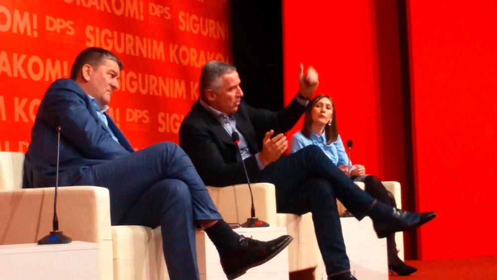 Milo Đukanović, Veselin Grbović