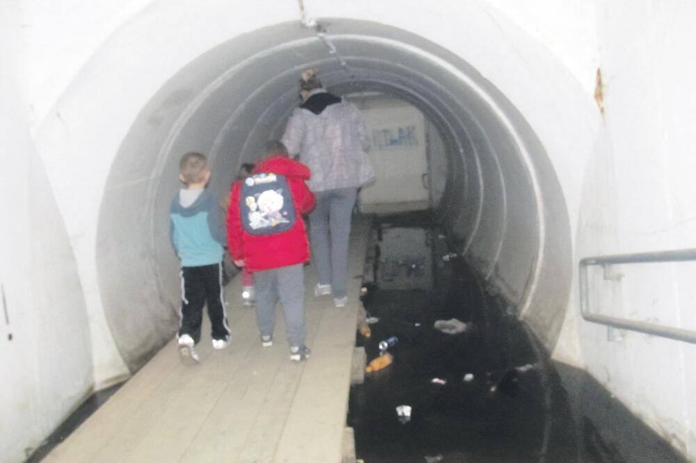 Sutivan, prolaz, Foto: Jadranka Ćetković