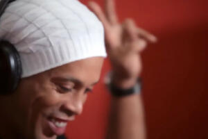 Kad dobitnik Zlatne lopte zapjeva: Poslušajte novi singl Ronaldinja