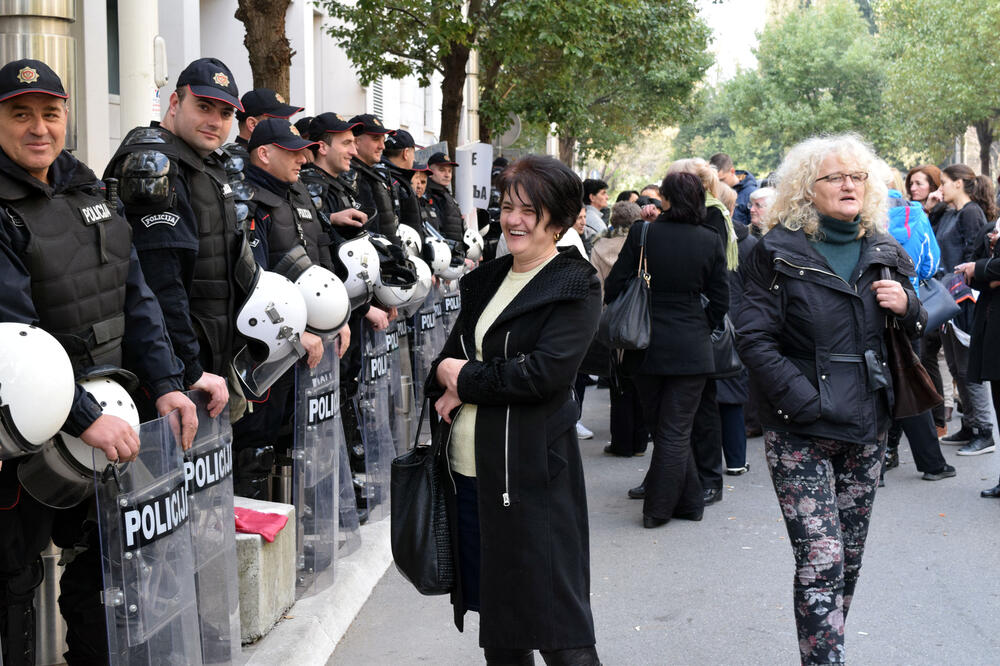 Majke ispred Vlade, Foto: Luka Zeković