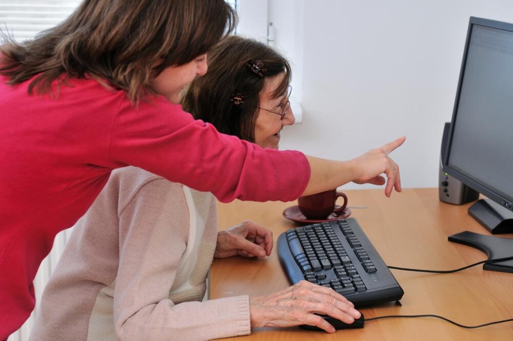 stariji, penzioneri, kurs, računar, Foto: Shutterstock