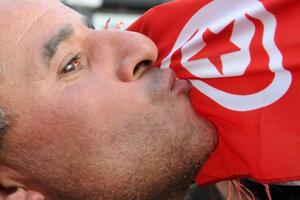 Tunis produžio vanredno stanje