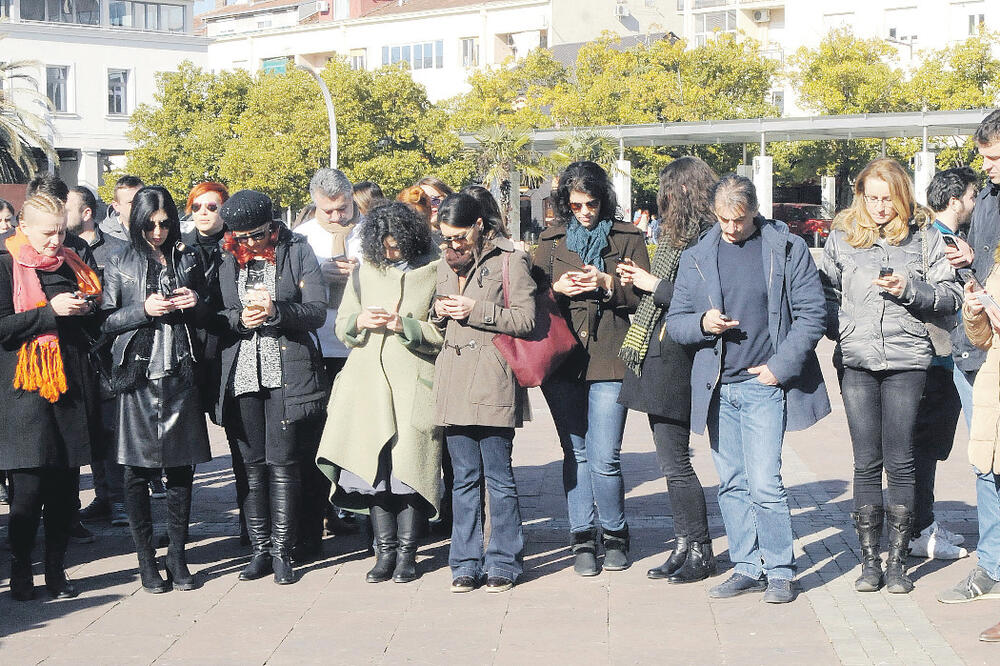 Novinari za Selenu, Foto: Zoran Đurić